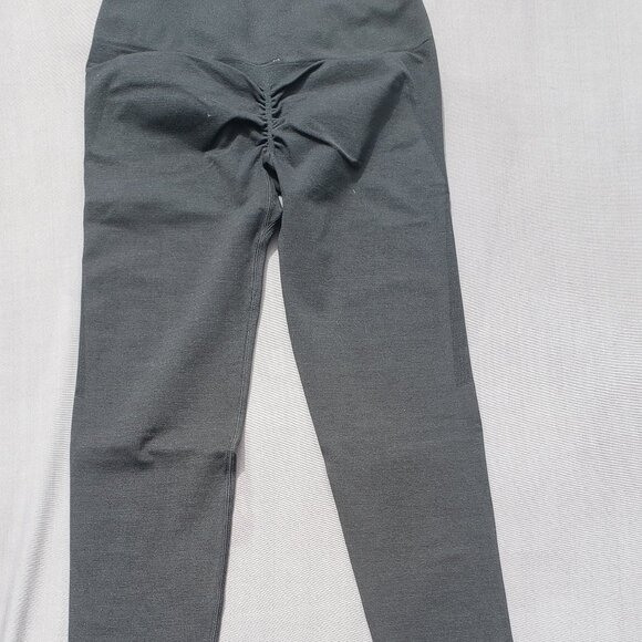 Scrunchy Butt Black Leggings NWT - Picture 4 of 8